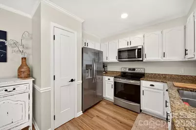 8610 Brookstead Drive, Charlotte, NC 28215 - Photo 14