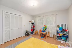 142 Whisperwood Dr, Hendersonville, NC 28791 - Photo 18