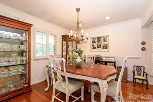 1300 Bevis Dr, Charlotte, NC 28209 - Photo 10