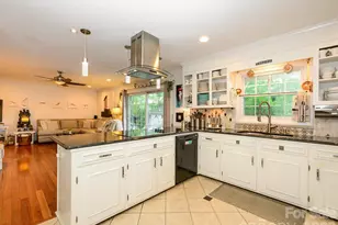 1300 Bevis Dr, Charlotte, NC 28209 - Photo 14