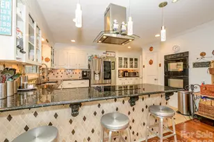 1300 Bevis Dr, Charlotte, NC 28209 - Photo 12
