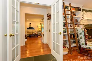 1300 Bevis Dr, Charlotte, NC 28209 - Photo 4