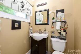 1300 Bevis Dr, Charlotte, NC 28209 - Photo 18