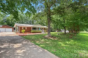 953 Twin Lakes Rd, Rock Hill, SC 29732 - Photo 2