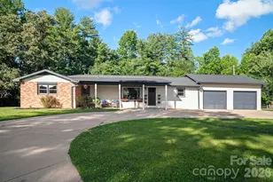 98 N Pinecrest Ln, Hendersonville, NC 28739 - Photo 2