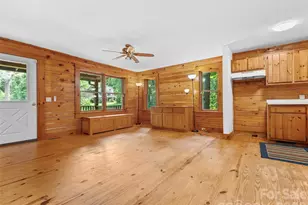 549 Henderson St, Saluda, NC 28773 - Photo 8