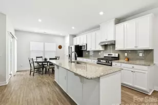 10038 Lilac Ct, Charlotte, NC 28215 - Photo 2