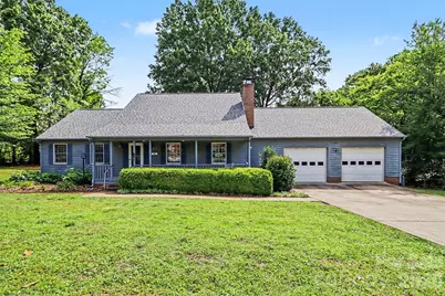 124 E Catawba Avenue, Mooresville, NC 28115 - Photo 1