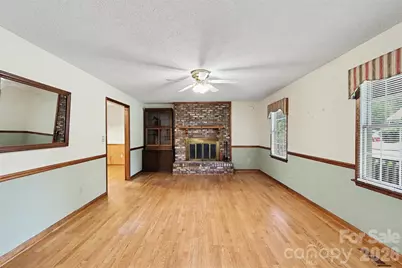 124 E Catawba Avenue, Mooresville, NC 28115 - Photo 2