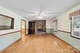 124 E Catawba Ave, Mooresville, NC 28115 - Photo 2