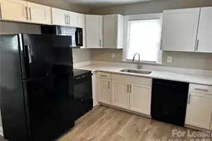208 S Lexington Dr, Lexington, NC 27292 - Photo 4