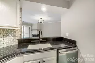 2520 Stradbrook Dr, Charlotte, NC 28210 - Photo 4