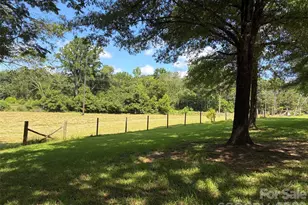 739 W Mt Gallant Ave, York, SC 29745 - Photo 2