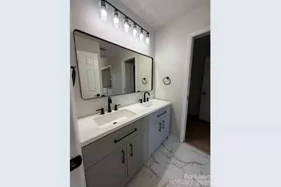 28 11th Avenue NE, Hickory, NC 28601 - Photo 14