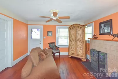 496 14th Avenue NE, Hickory, NC 28601 - Photo 8