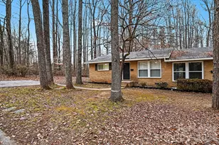 5001 Lakecrest Dr, Charlotte, NC 28215 - Photo 2