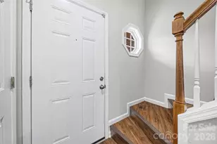 2113 Lennoxshire Square Ct, Charlotte, NC 28210 - Photo 2