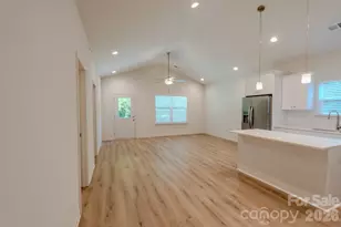 1149 Thayer Gln Ct, Charlotte, NC 28213 - Photo 2