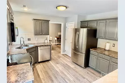 229 17th Avenue SE, Hickory, NC 28602 - Photo 8