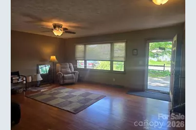 629 Willow Road, Hendersonville, NC 28739 - Photo 6