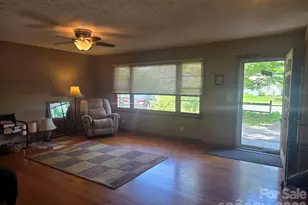 629 Willow Rd, Hendersonville, NC 28739 - Photo 6