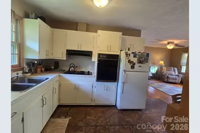 629 Willow Road, Hendersonville, NC 28739 - Photo 8