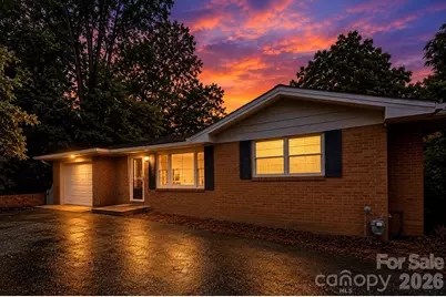 629 Willow Road, Hendersonville, NC 28739 - Photo 2