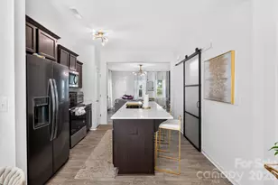 1031 Plaza Walk Dr, Charlotte, NC 28215 - Photo 8