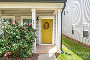 1031 Plaza Walk Dr, Charlotte, NC 28215 - Photo 2