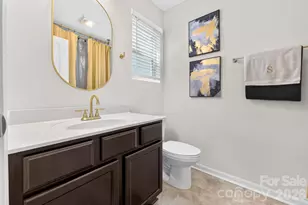 1031 Plaza Walk Dr, Charlotte, NC 28215 - Photo 16