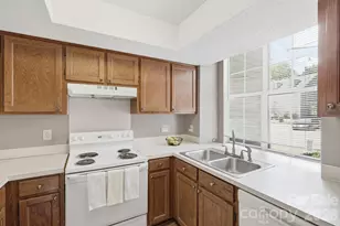 2954 Iron Gate Ln, Charlotte, NC 28212 - Photo 6