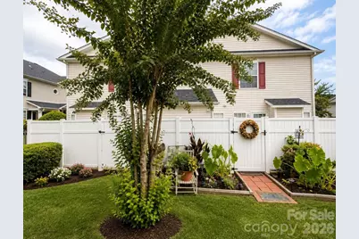 2049 Flushing Court, Charlotte, NC 28215 - Photo 10