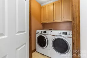 6933 Albaneen Ct, Charlotte, NC 28215 - Photo 22