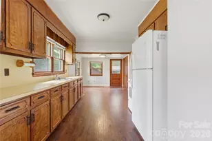 1013 7th St NE, Hickory, NC 28601 - Photo 16