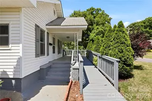 1013 7th St NE, Hickory, NC 28601 - Photo 4