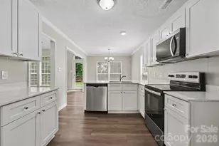 8401 Redstone View Dr, Charlotte, NC 28269 - Photo 6