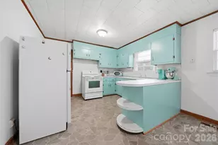 4219 Benfield Dr, Hudson, NC 28638 - Photo 10