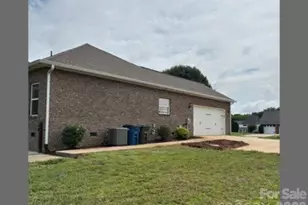 317 Thistle Ln, Statesville, NC 28625 - Photo 2