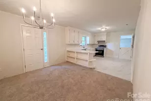 1911 Amberhill Ln, Charlotte, NC 28216 - Photo 6