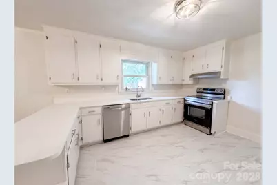 1911 Amberhill Lane, Charlotte, NC 28216 - Photo 2