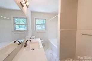 1911 Amberhill Ln, Charlotte, NC 28216 - Photo 14