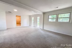 1911 Amberhill Ln, Charlotte, NC 28216 - Photo 8