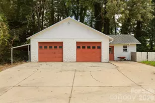 100 Cannon Dr, Hendersonville, NC 28792 - Photo 2