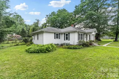 196 E French Broad Street, Brevard, NC 28712 - Photo 2