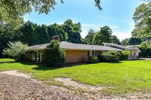 827 Lansdowne Rd, Charlotte, NC 28270 - Photo 2