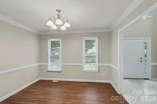 4719 Beech Crest Pl, Charlotte, NC 28269 - Photo 6
