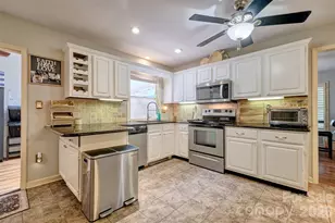 18 Shipmaster Ct, Lake Wylie, SC 29710 - Photo 6