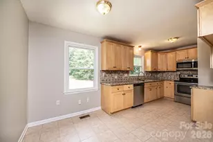 5424 Glenview Dr, Hickory, NC 28602 - Photo 12