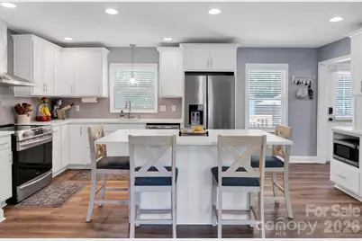 421 Catawba Circle N, Matthews, NC 28104 - Photo 2