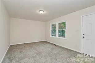 518 Echodale Dr, Charlotte, NC 28217 - Photo 2